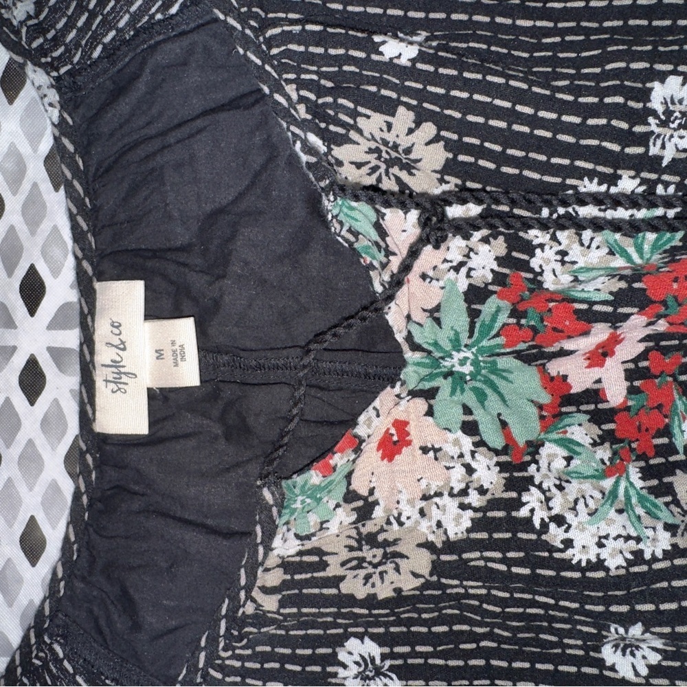 Style & Co. Black Floral Blouse with Tassel tire & crochet lace hem, sz M​​ - Picture 5 of 12